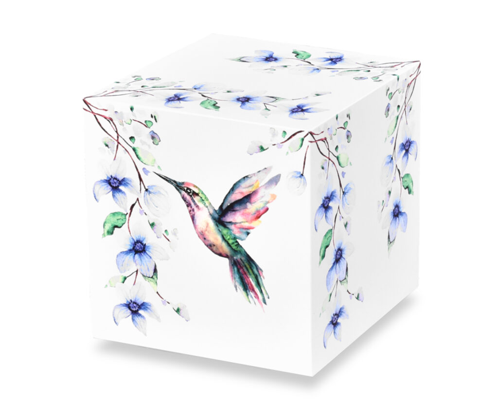 Urna cineraria bianca con colibrì e decorazioni floreali
